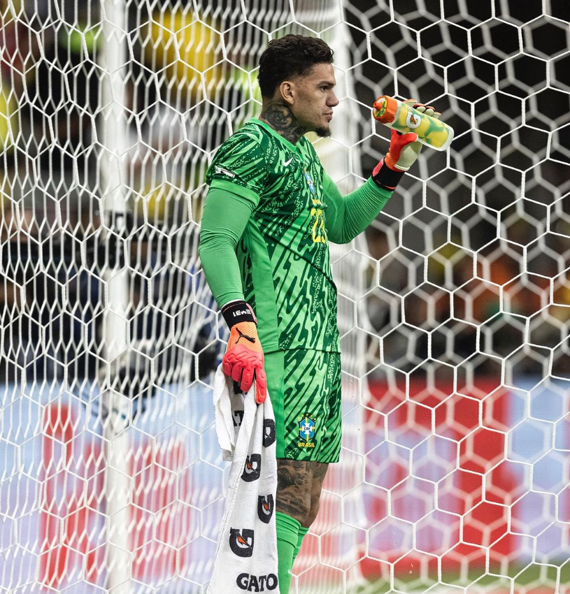 菲尔米诺被 菲尔米诺被