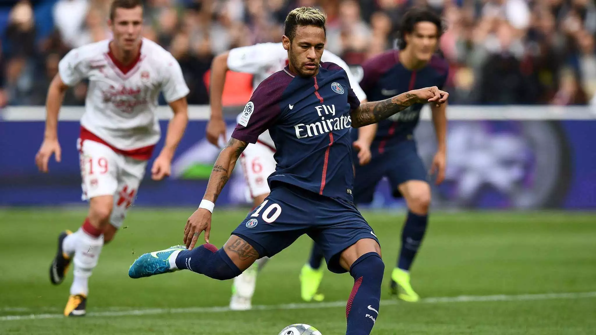 在肋部接应 在肋部接应